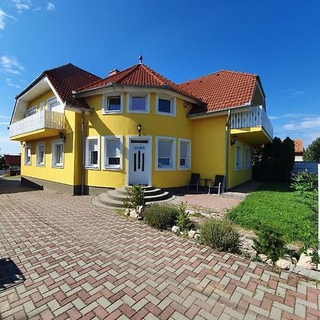 Arielle Panzio Hotel Залегершег Екстериор снимка